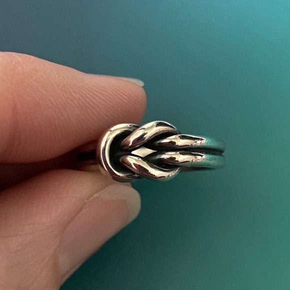 James Avery retired Lovers Knot Ring, Size 6.5 - Picture 9 of 10